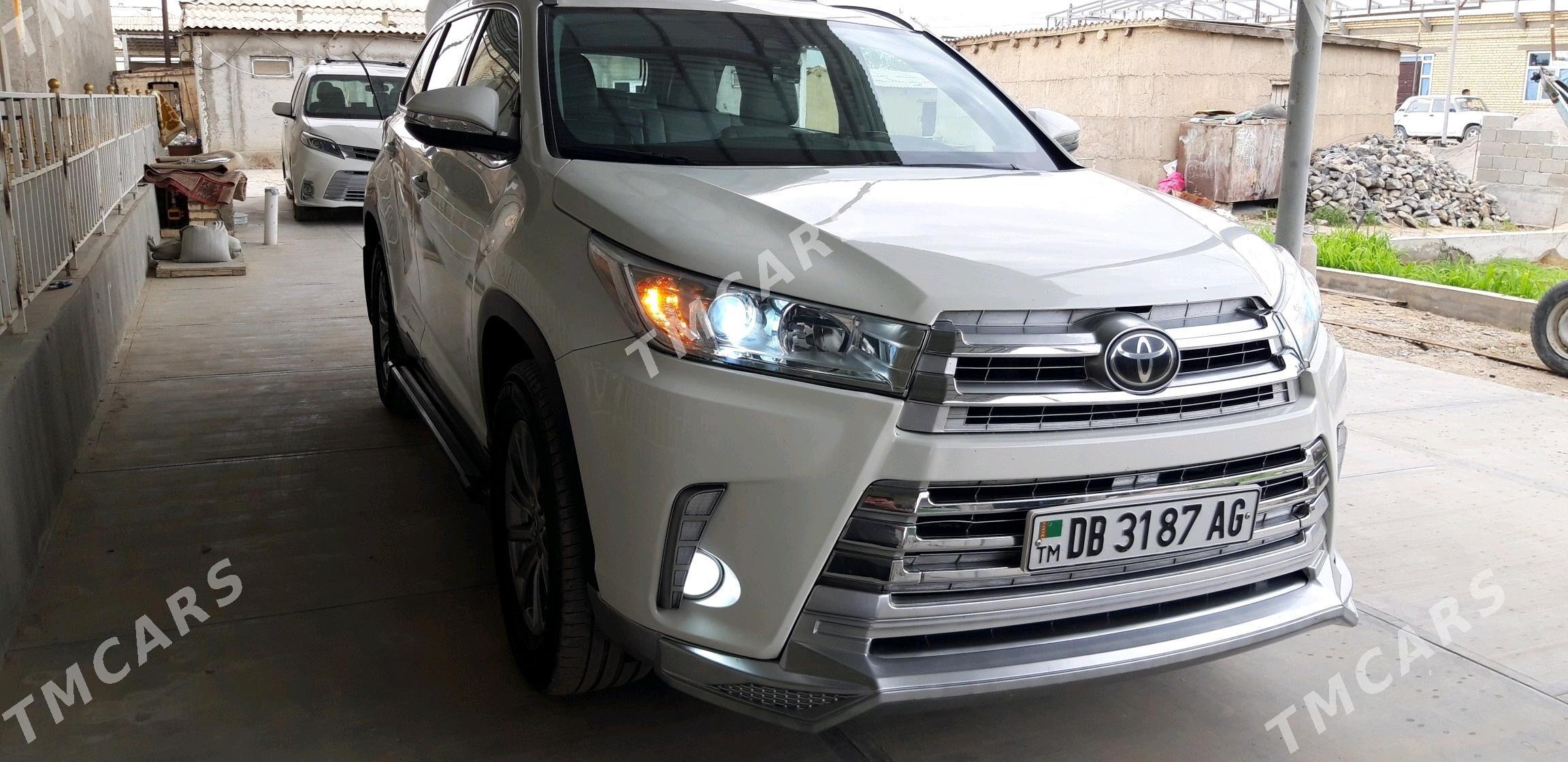 Toyota Highlander 2019 - 560 000 TMT - Gökdepe - img 7