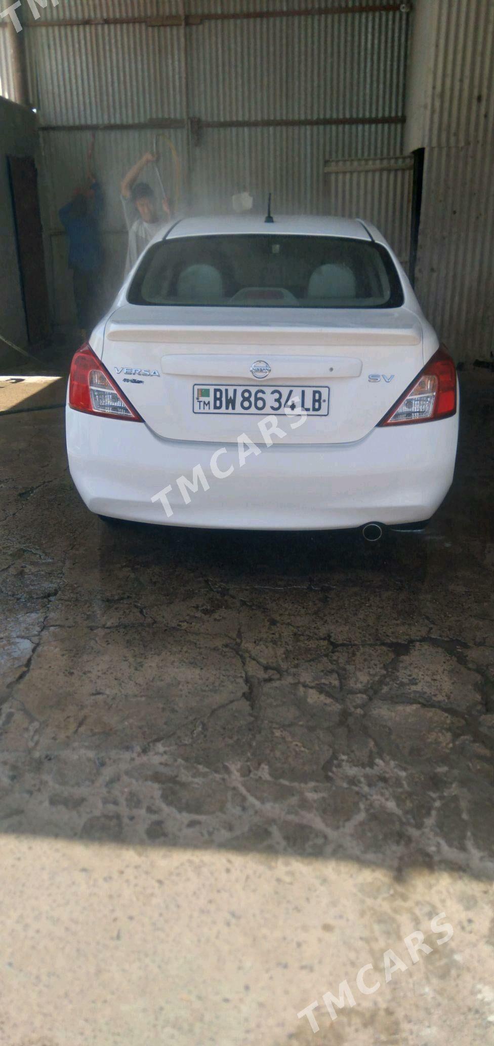 Nissan Versa 2012 - 85 000 TMT - Сакар - img 4