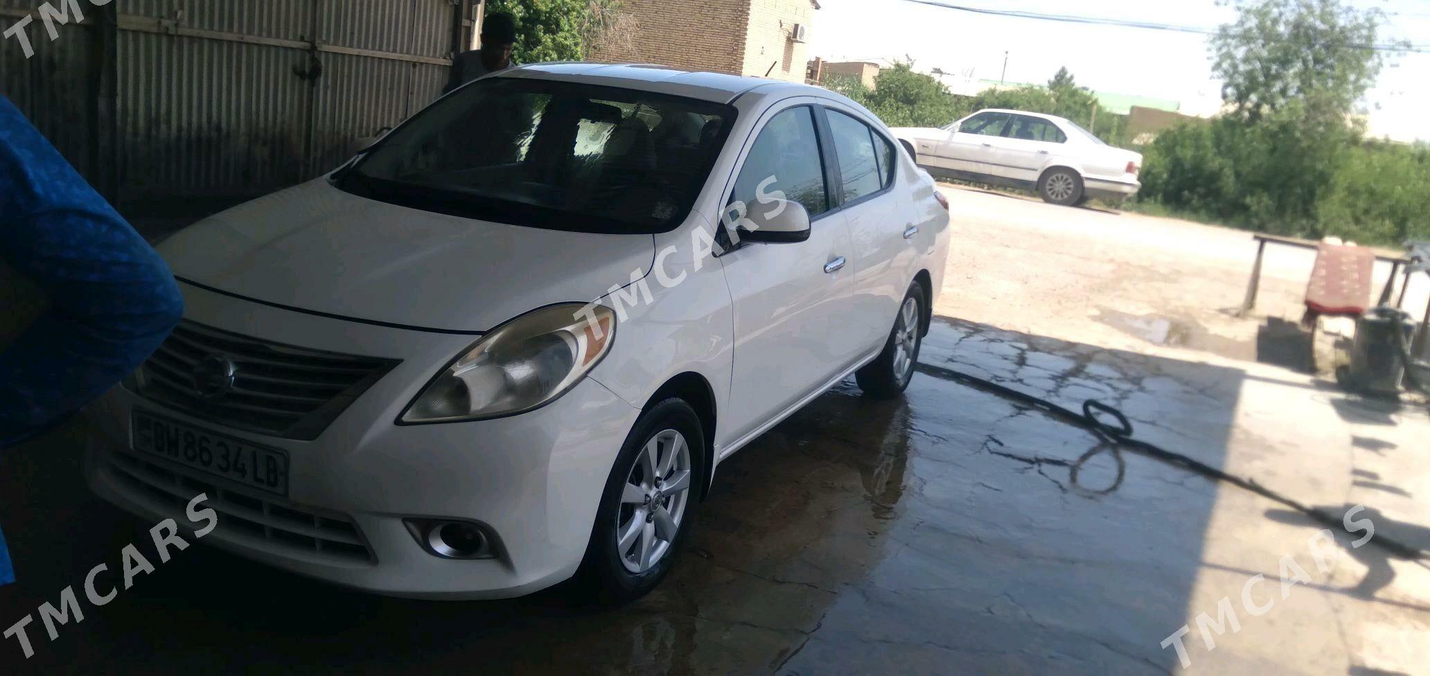 Nissan Versa 2012 - 85 000 TMT - Сакар - img 2