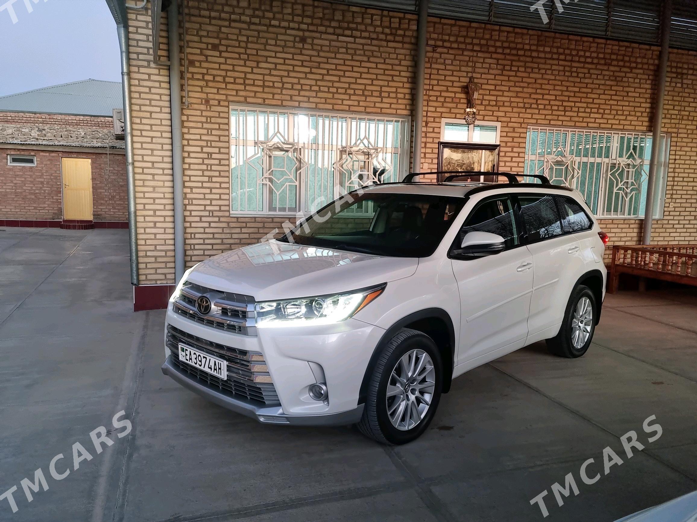 Toyota Highlander 2019 - 395 000 TMT - Бахарден - img 10