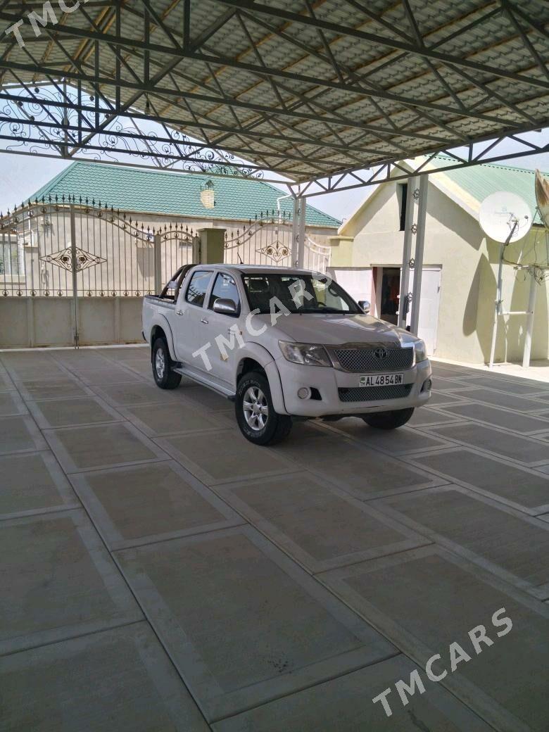 Toyota Hilux 2012 - 300 000 TMT - Jebel - img 3