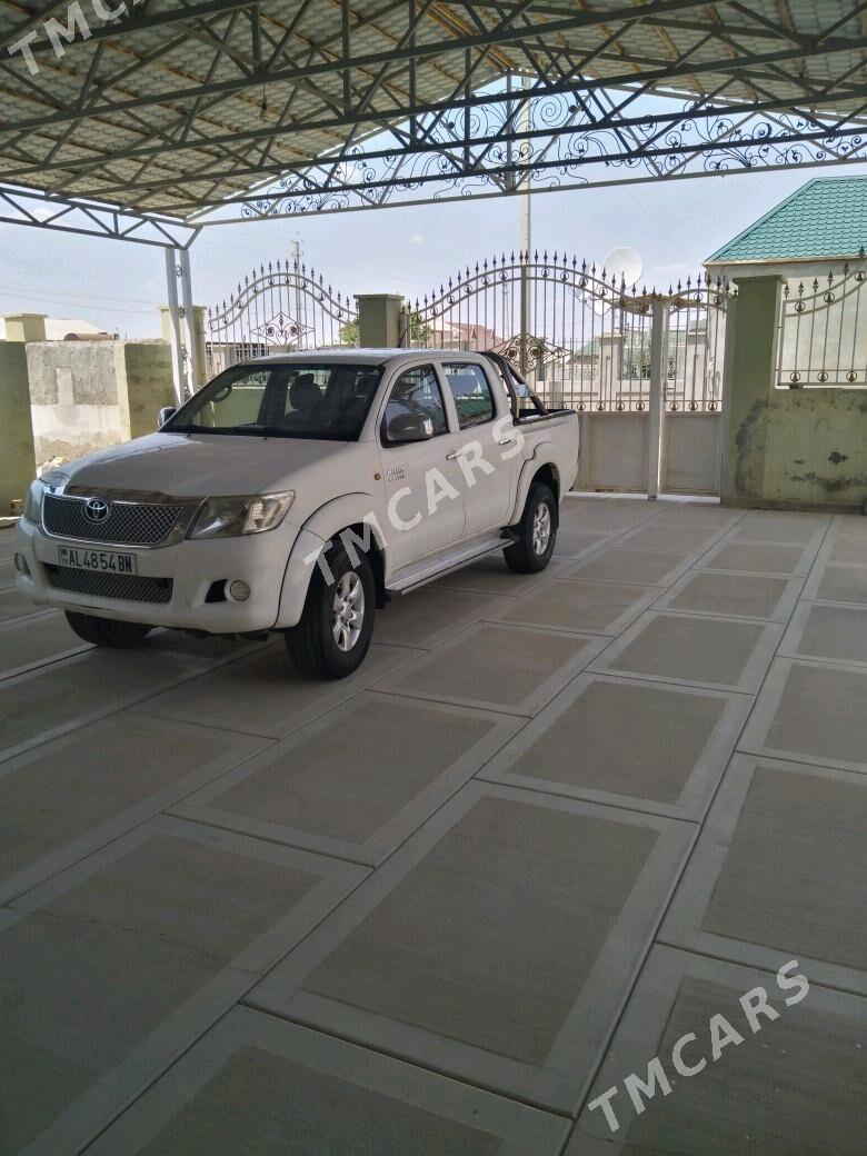 Toyota Hilux 2012 - 300 000 TMT - Jebel - img 4