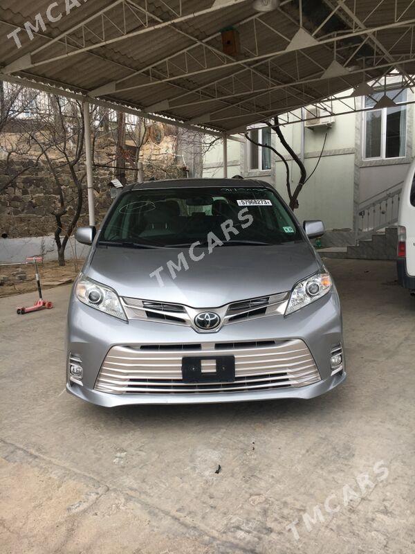 Toyota Sienna 2018 - 440 000 TMT - Туркменбаши - img 6