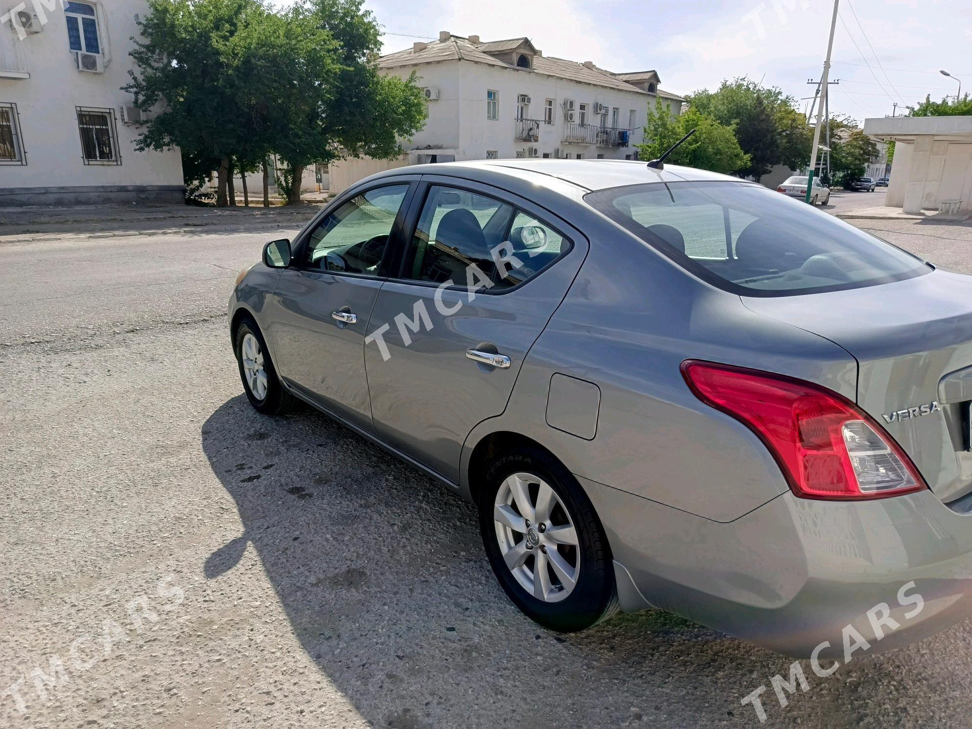 Nissan Versa 2011 - 90 000 TMT - Балканабат - img 5