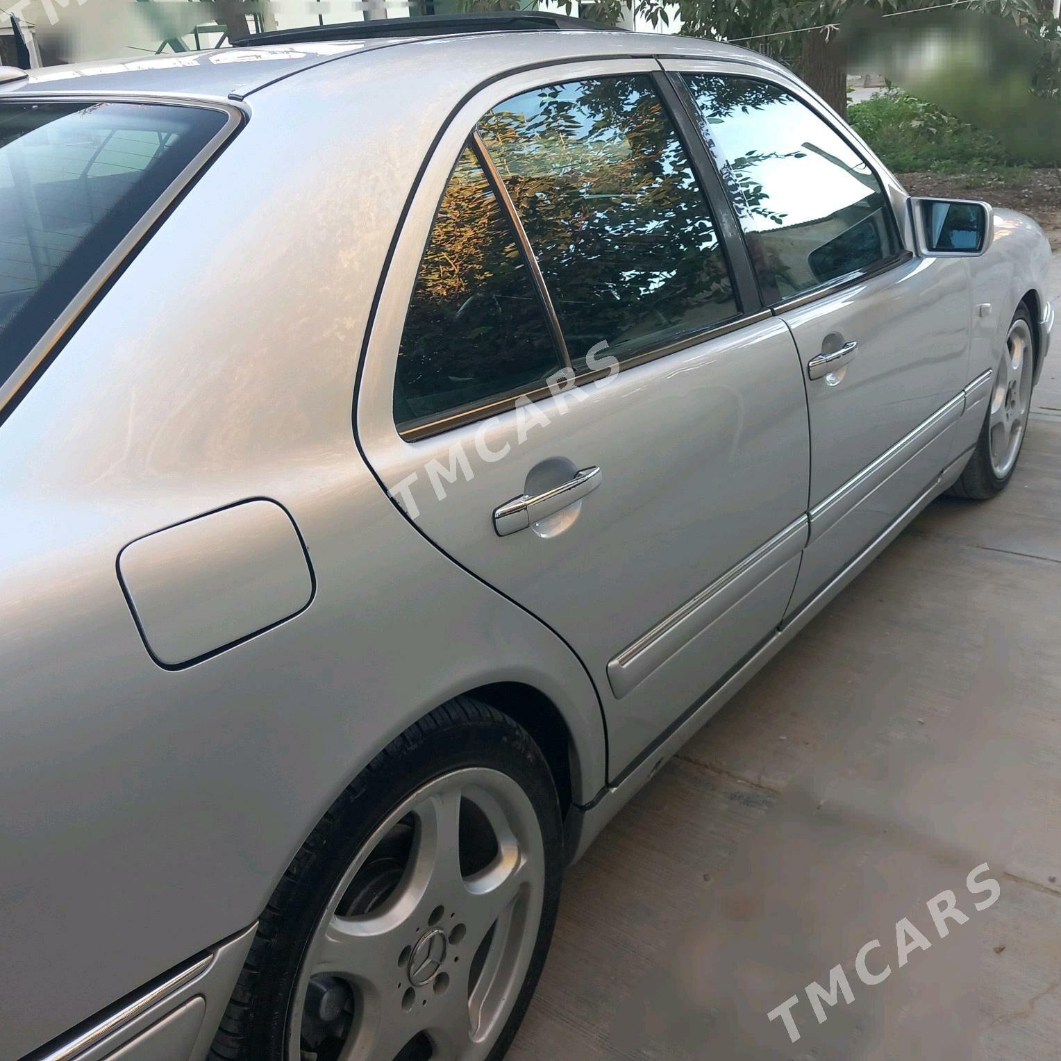 Mercedes-Benz E320 1997 - 52 000 TMT - Ак-Бугдайский этрап - img 3