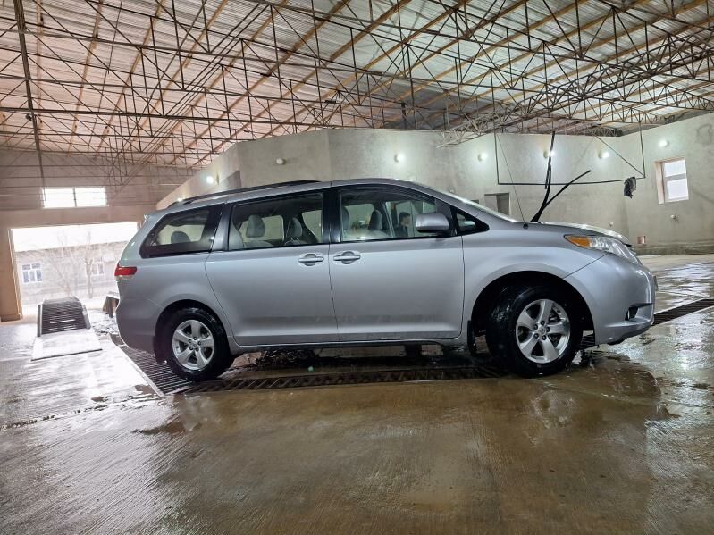 Toyota Sienna 2012 - 265 000 TMT - Köneürgenç - img 7