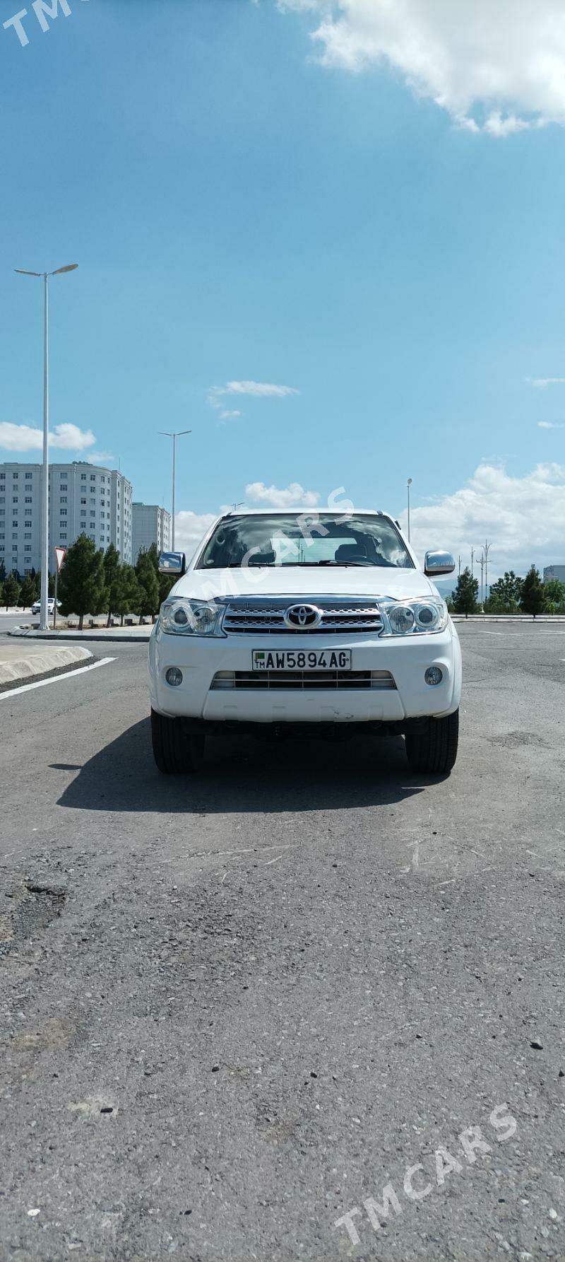 Toyota Fortuner 2010 - 250 000 TMT - Aşgabat - img 2