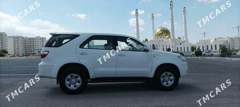 Toyota Fortuner 2010 - 250 000 TMT - Aşgabat - img 4
