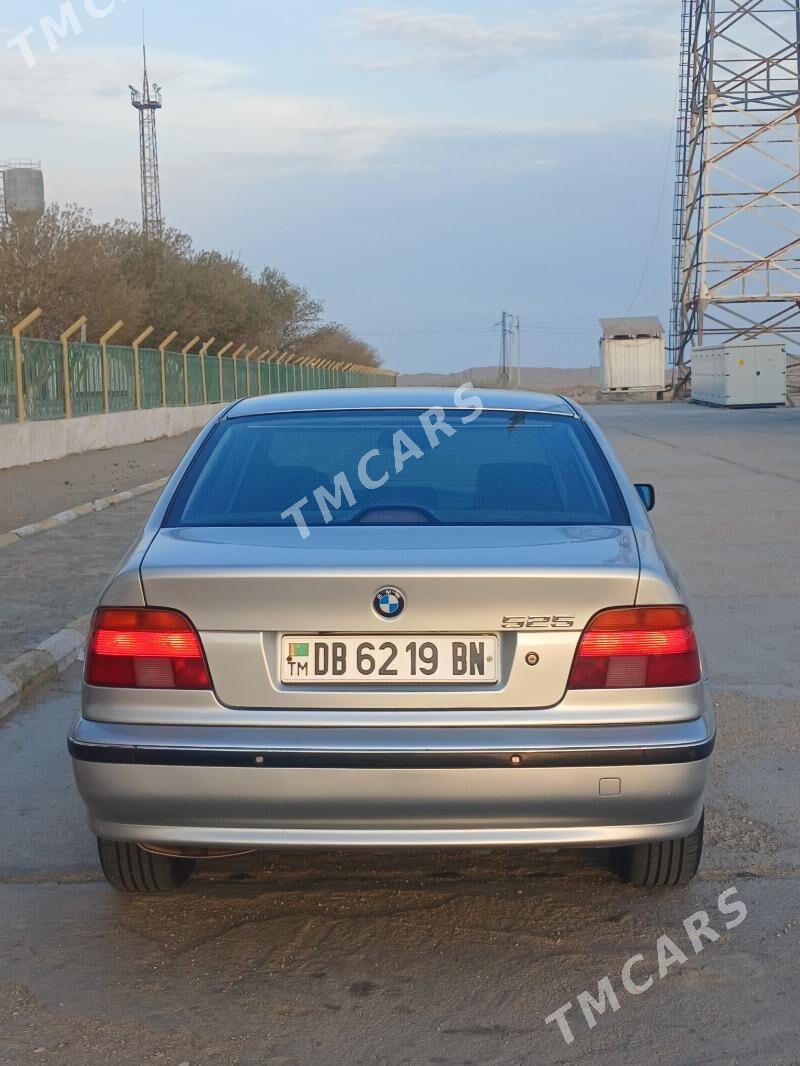 BMW E39 2000 - 93 000 TMT - Балканабат - img 3