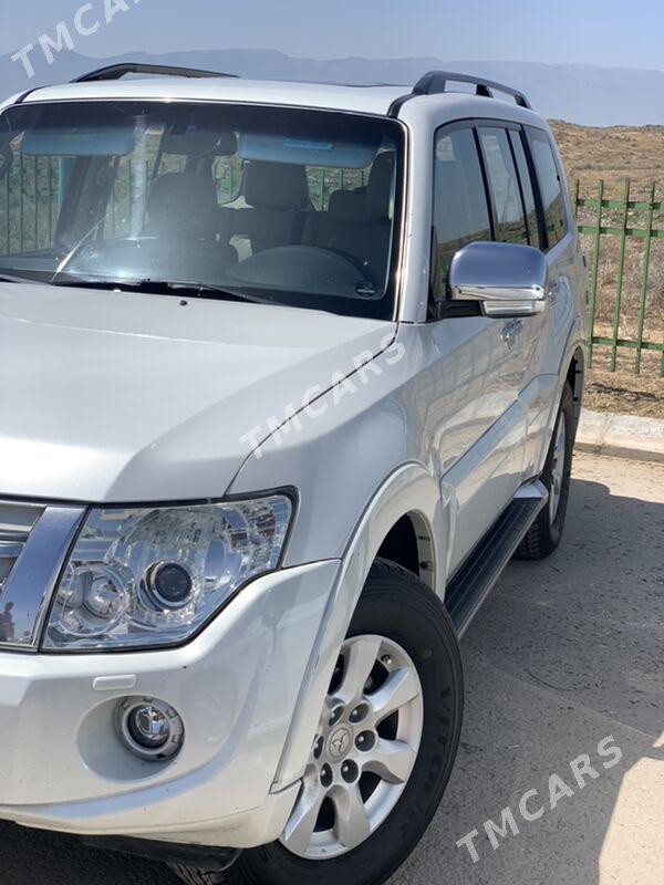 Mitsubishi Pajero 2012 - 250 000 TMT - Ашхабад - img 4