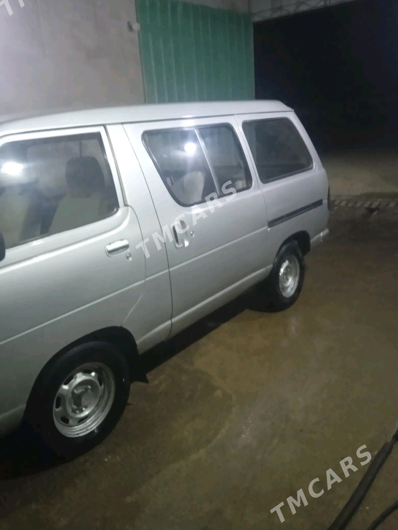 Toyota Town Ace 1998 - 40 000 TMT - Халач - img 3