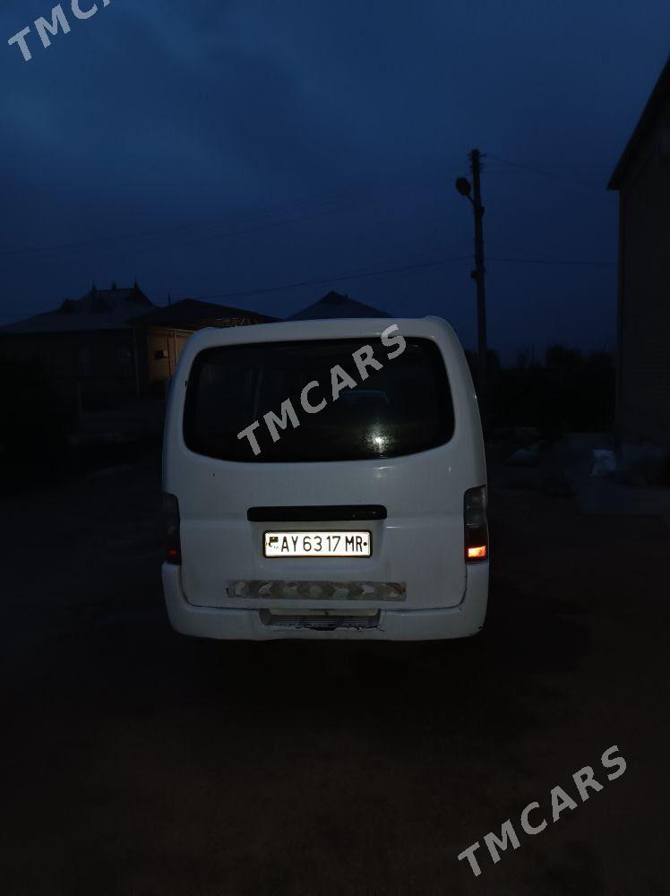 Nissan Urvan 2005 - 95 000 TMT - Мары - img 3