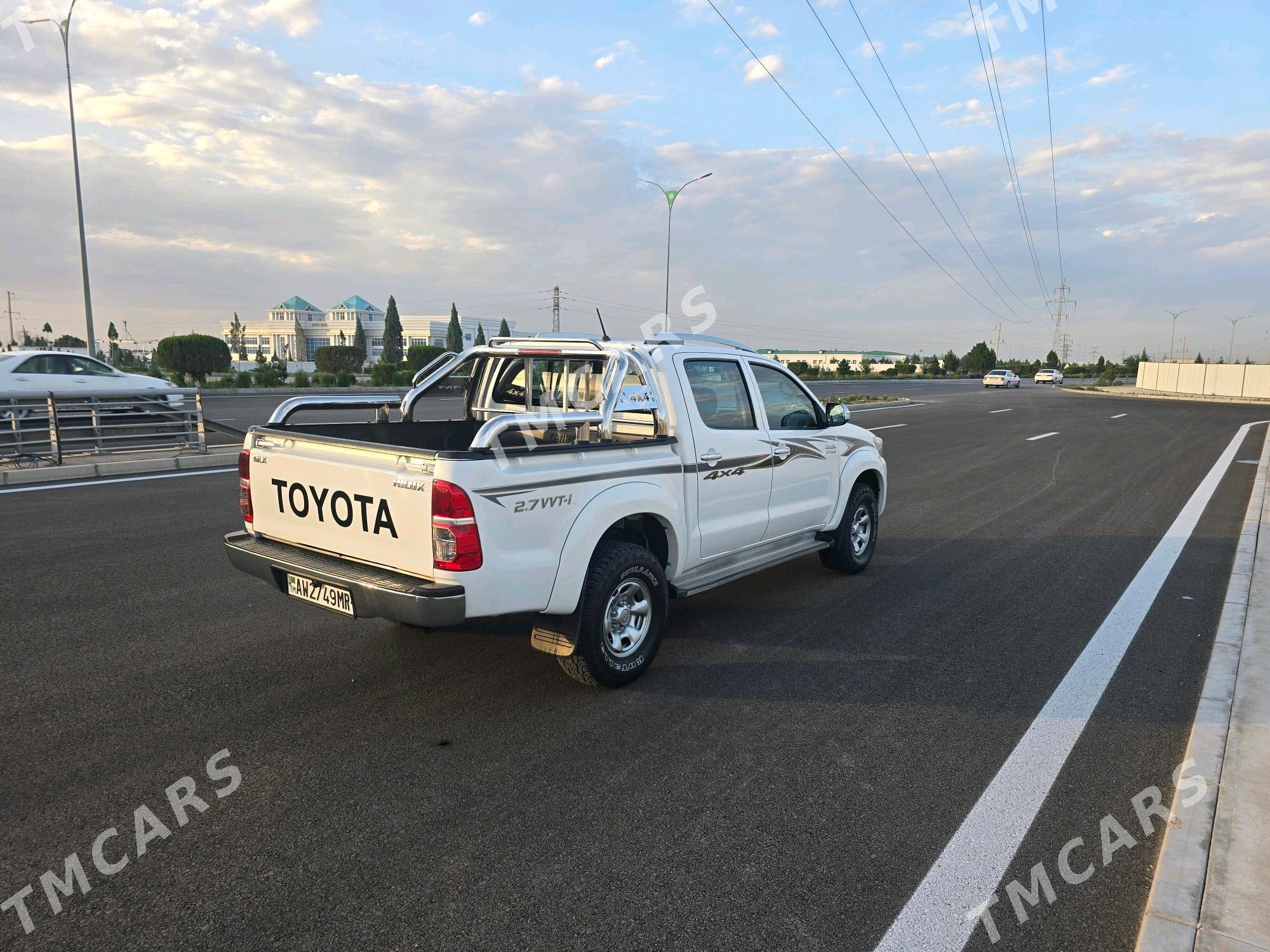 Toyota Hilux 2015 - 350 000 TMT - Мары - img 6