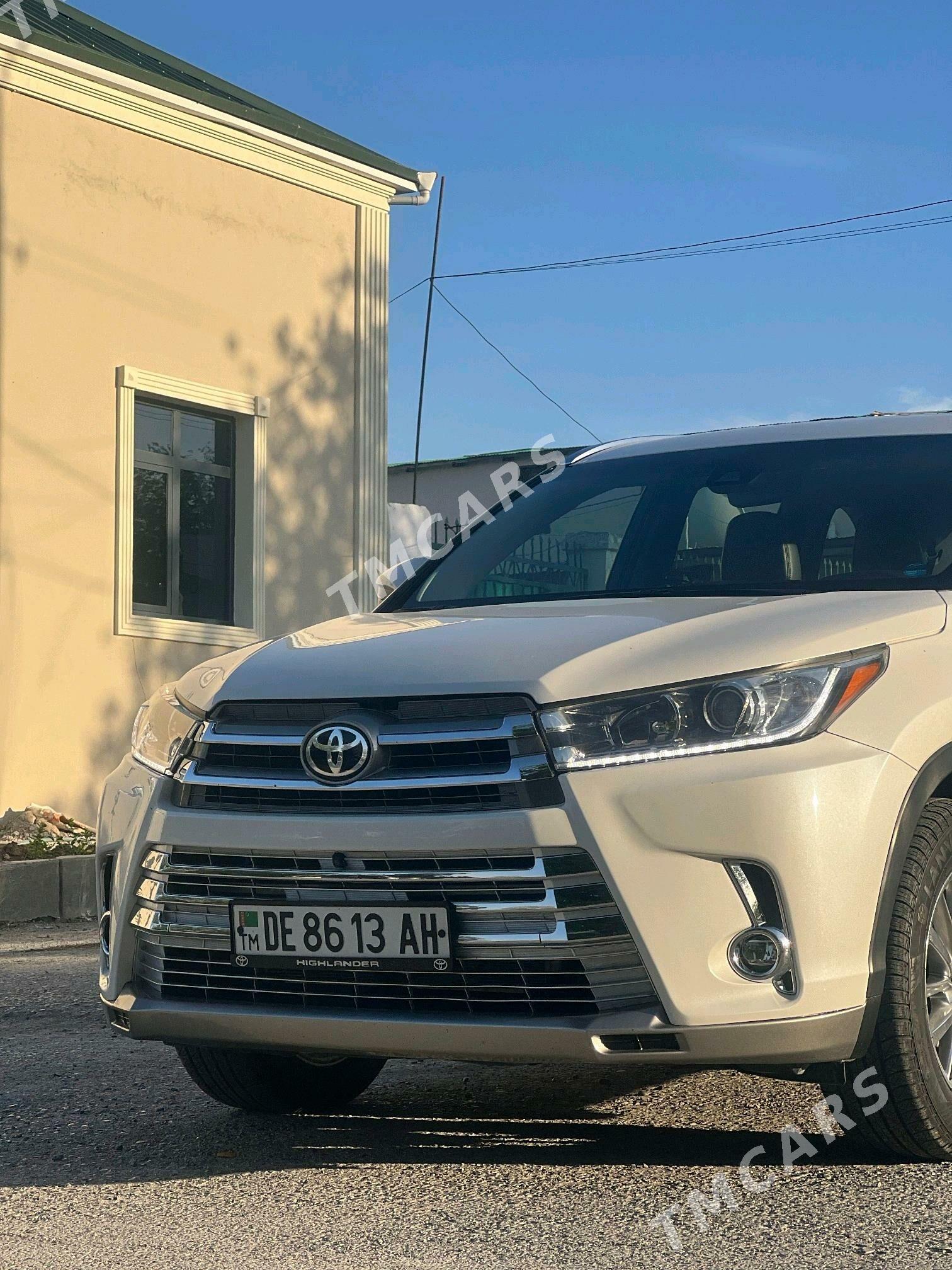 Toyota Highlander 2019 - 540 000 TMT - Кëши - img 6