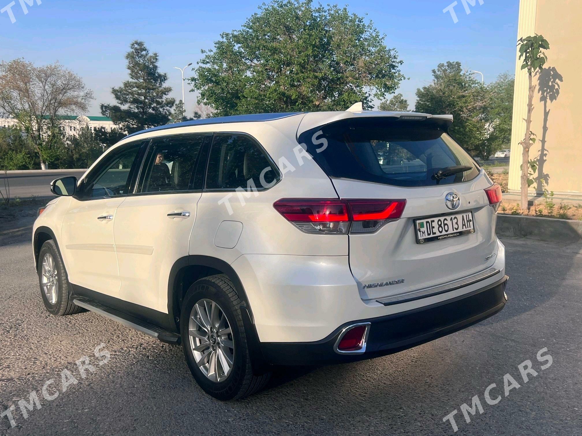 Toyota Highlander 2019 - 540 000 TMT - Кëши - img 8