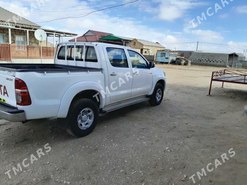 Toyota Hilux 2013 - 280 000 TMT - Эсенгулы - img 3