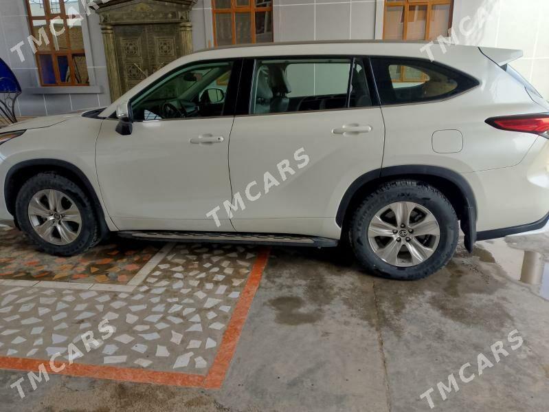 Toyota Highlander 2022 - 640 000 TMT - Мургап - img 2