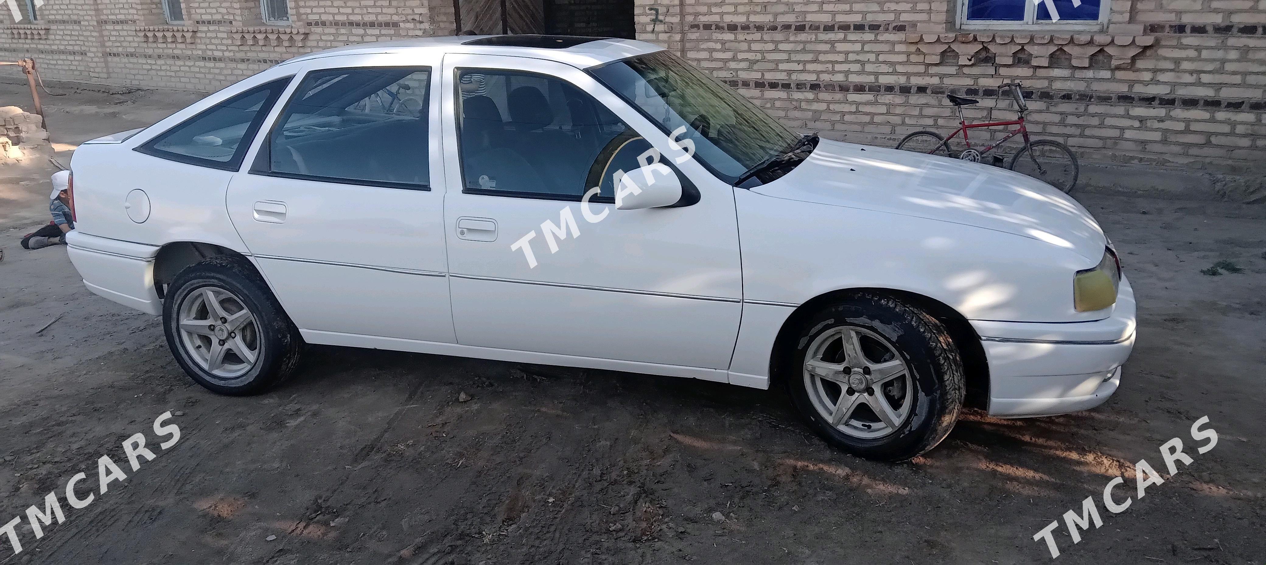 Opel Vectra 1995 - 20 000 TMT - Халач - img 3