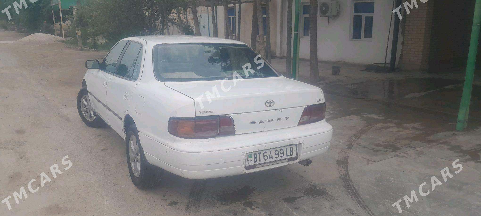 Toyota Camry 1994 - 60 000 TMT - Garabekewül - img 3