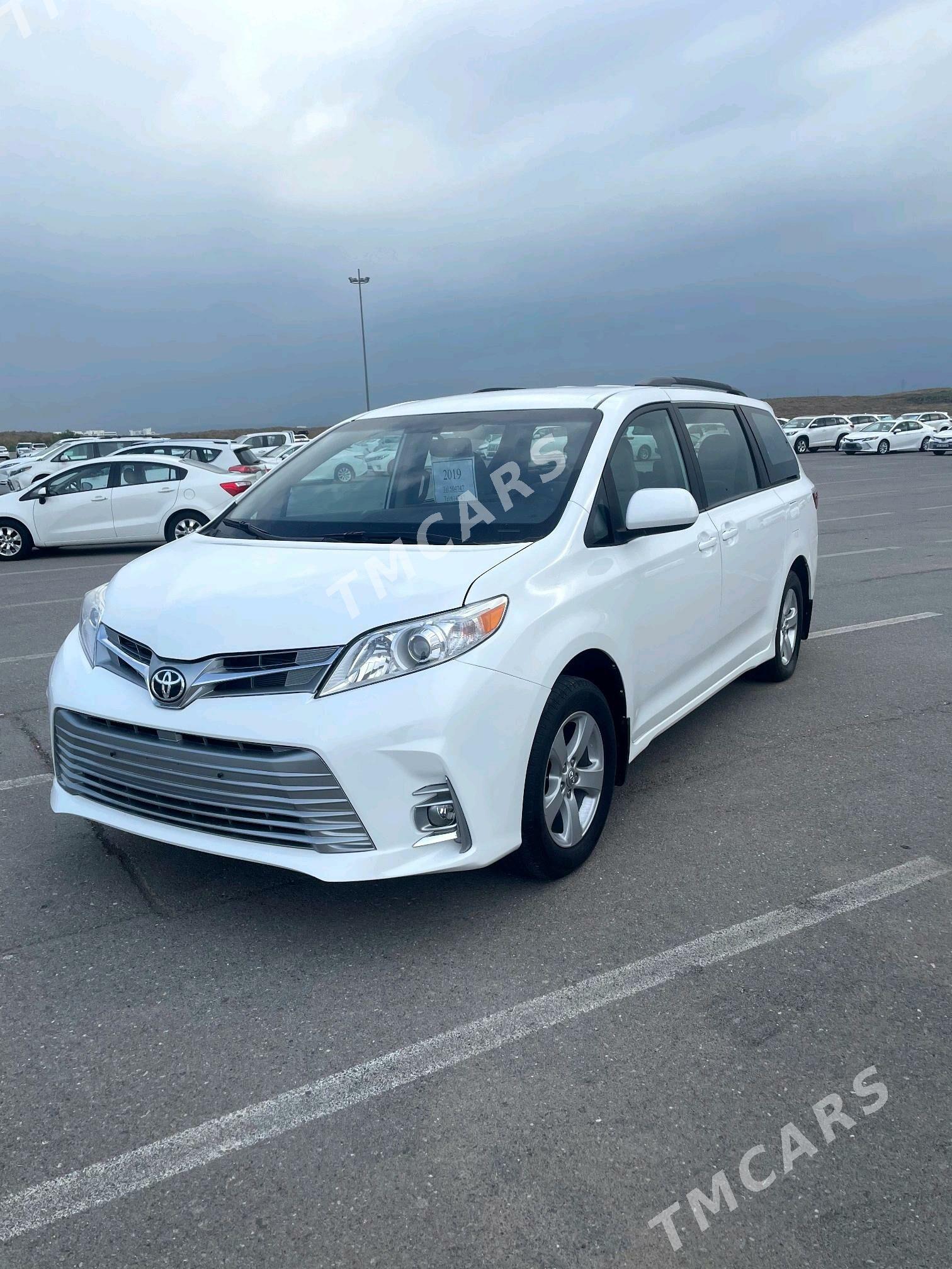 Toyota Sienna 2019 - 358 000 TMT - Ашхабад - img 2