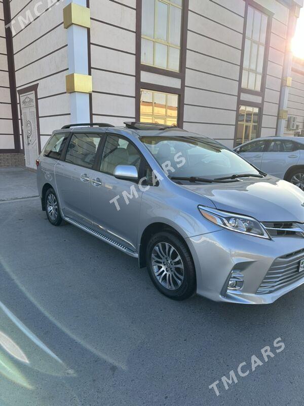 Toyota Sienna 2020 - 450 000 TMT - Туркменабат - img 6