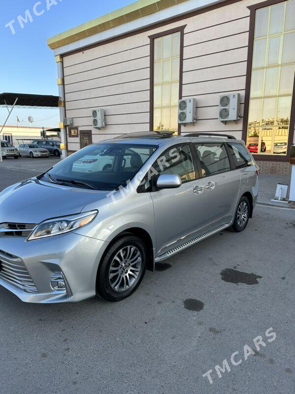 Toyota Sienna 2020 - 450 000 TMT - Туркменабат - img 10