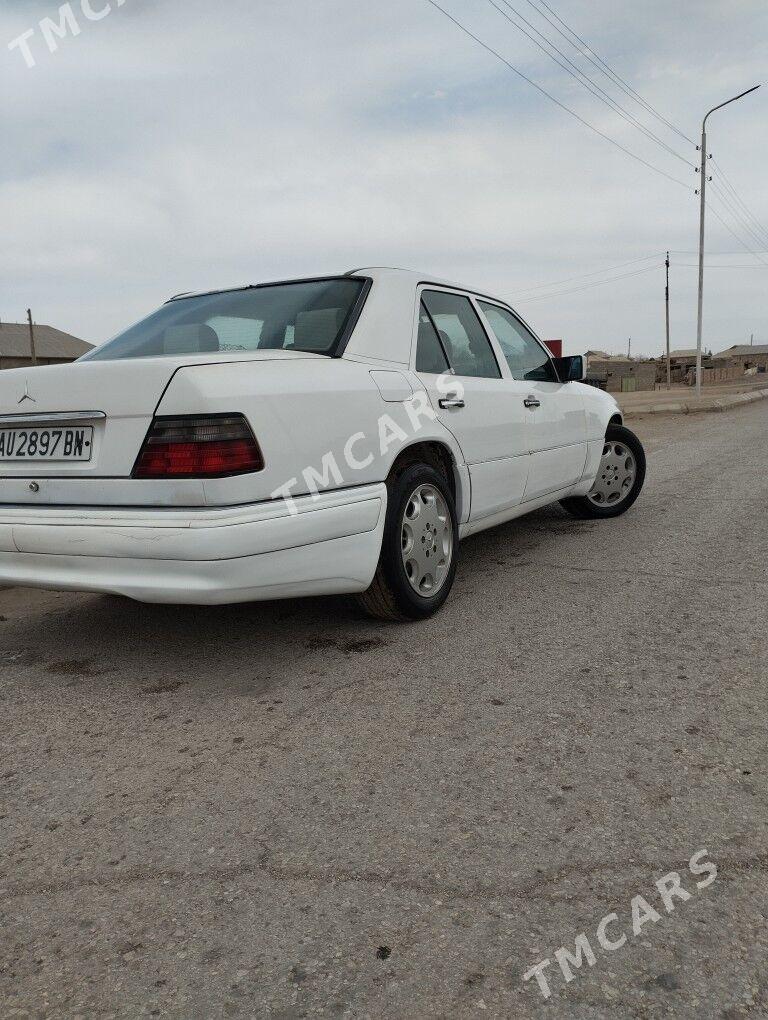 Mercedes-Benz E320 1993 - 32 000 TMT - Gumdag - img 5