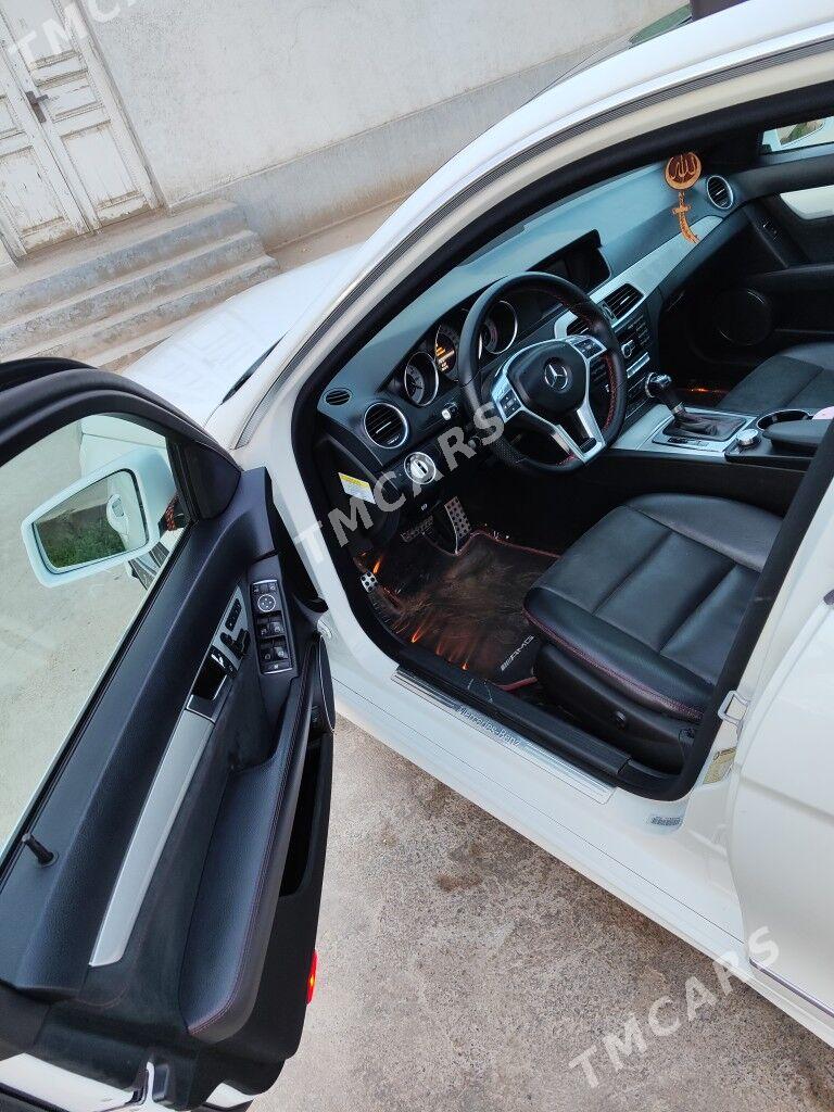 Mercedes-Benz C250 2013 - 240 000 TMT - Дашогуз - img 3