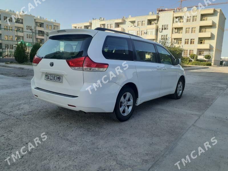 Toyota Sienna 2010 - 220 000 TMT - Мары - img 3