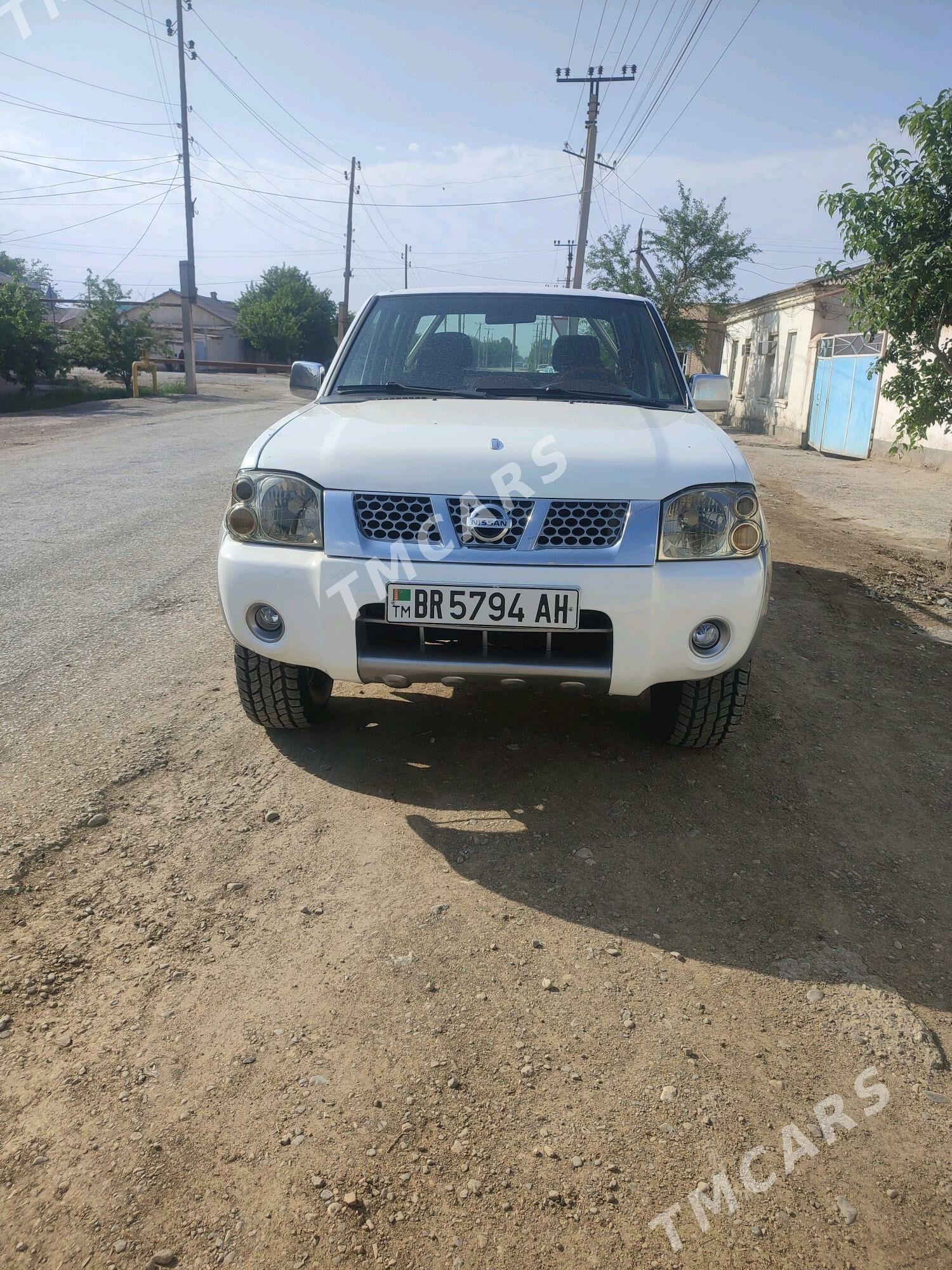 Nissan Navara 2012 - 150 000 TMT - Теджен - img 5