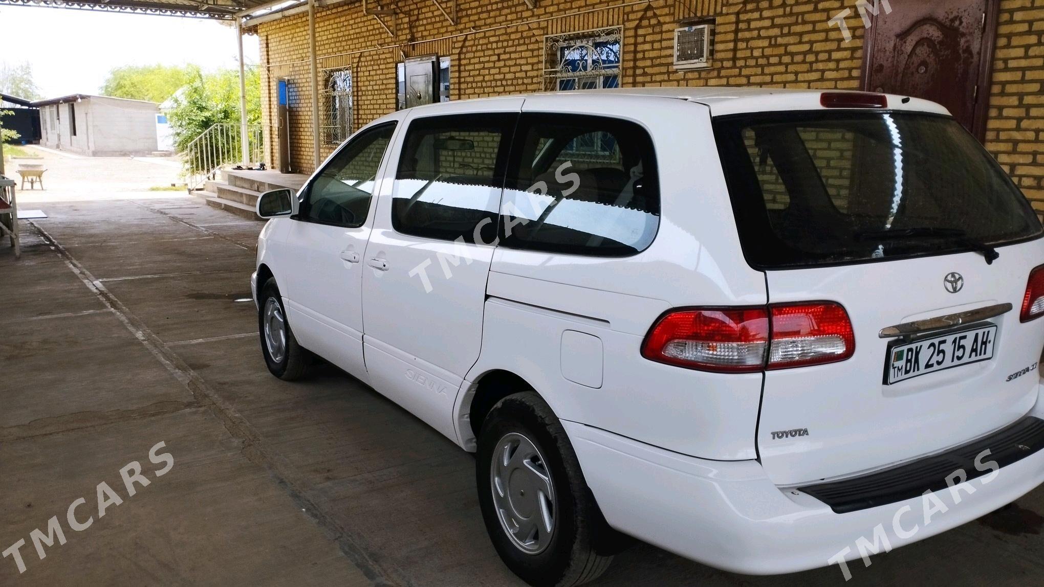 Toyota Sienna 2001 - 130 000 TMT - Теджен - img 2