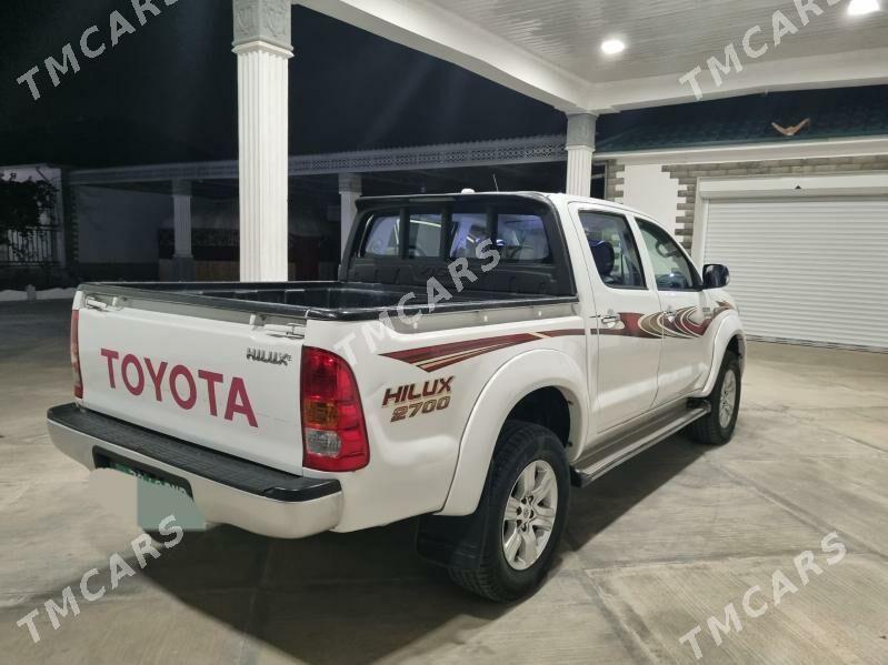 Toyota Hilux 2011 - 290 000 TMT - Балканабат - img 5