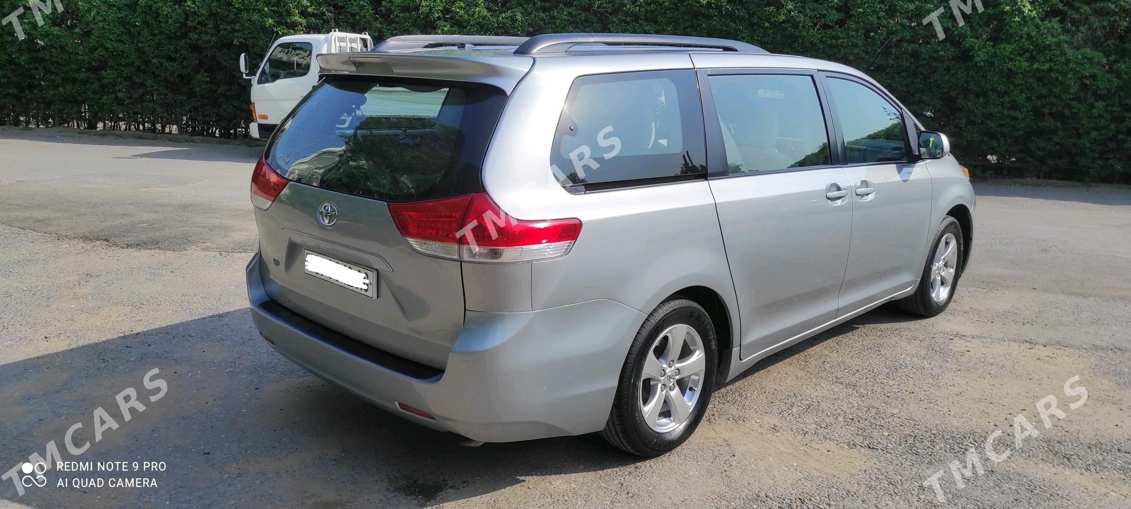 Toyota Sienna 2011 - 260 000 TMT - Ашхабад - img 2