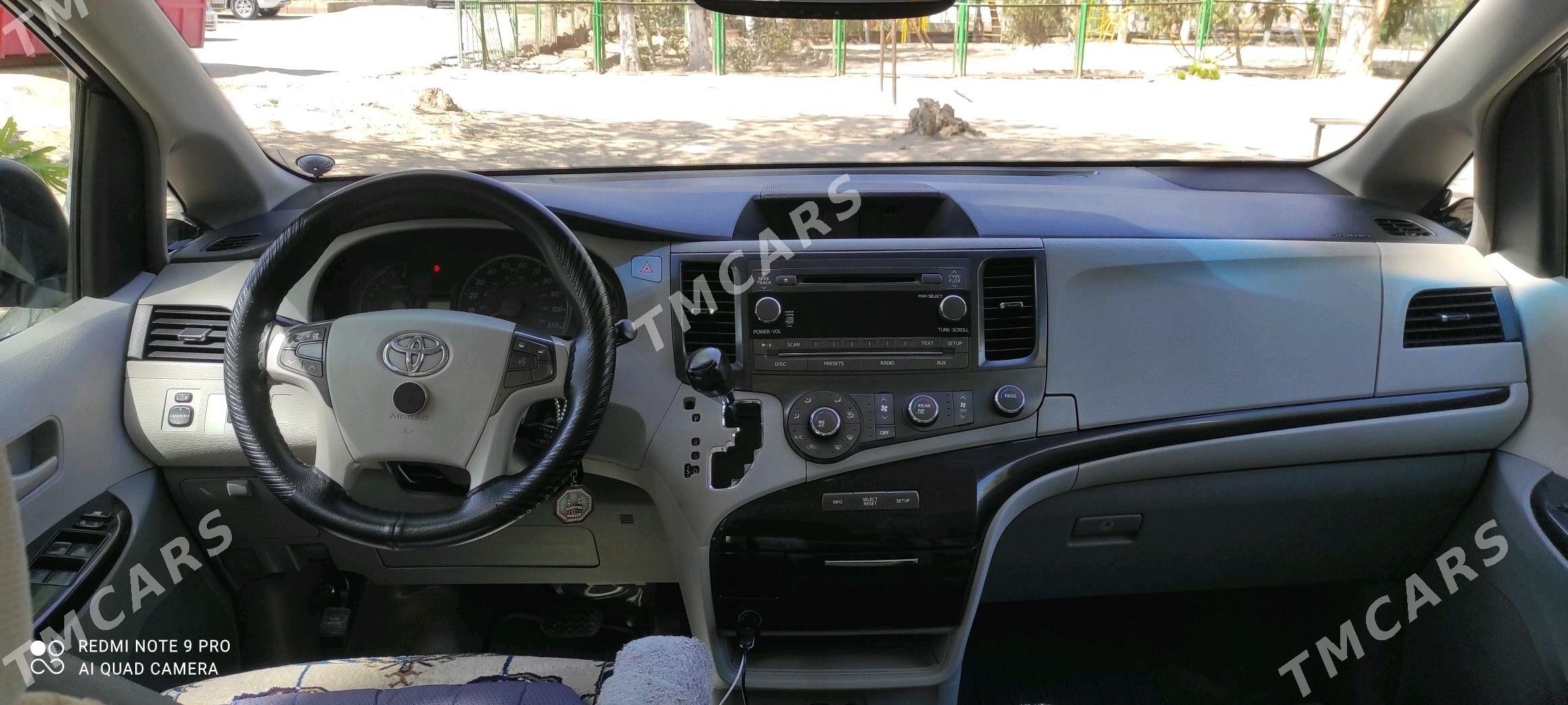 Toyota Sienna 2011 - 260 000 TMT - Aşgabat - img 5