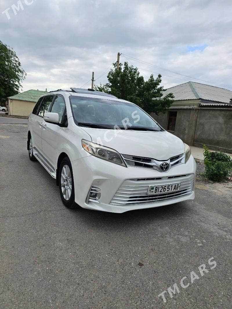 Toyota Sienna 2017 - 440 000 TMT - Гарадамак - img 3