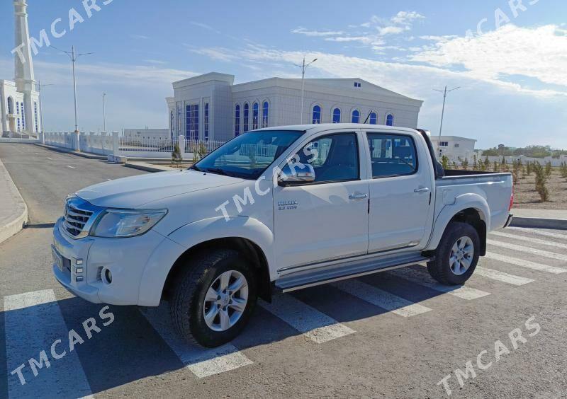 Toyota Hilux 2014 - 355 000 TMT - Хазар - img 3