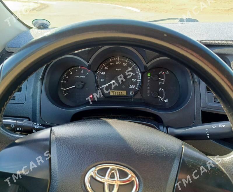 Toyota Hilux 2014 - 355 000 TMT - Хазар - img 5
