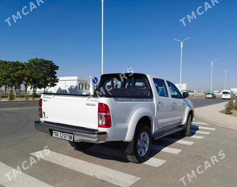 Toyota Hilux 2014 - 355 000 TMT - Хазар - img 4