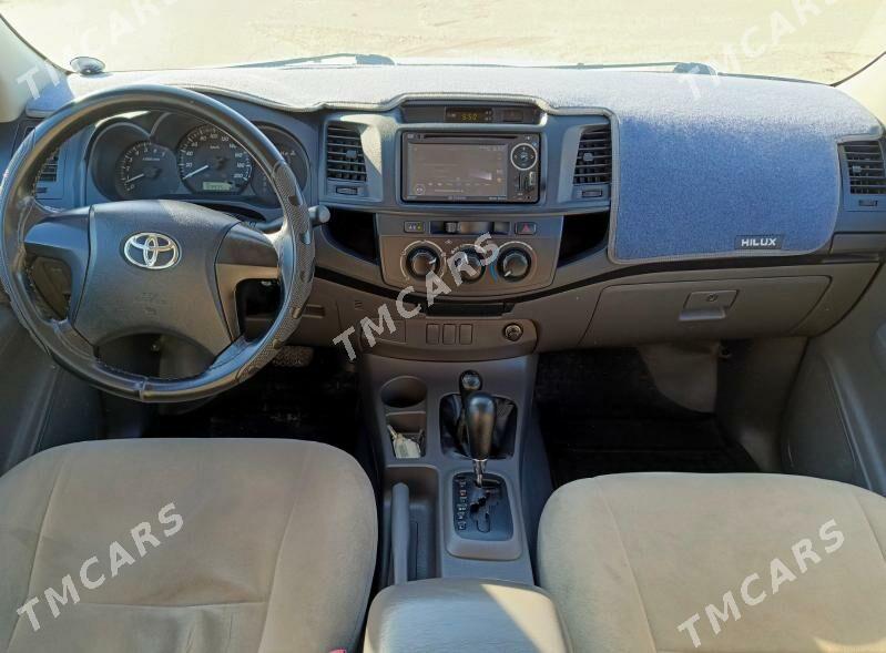 Toyota Hilux 2014 - 355 000 TMT - Хазар - img 6