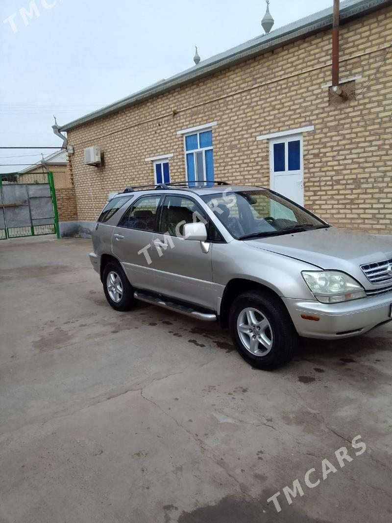 Lexus RX 300 2000 - 140 000 TMT - Серахс - img 2