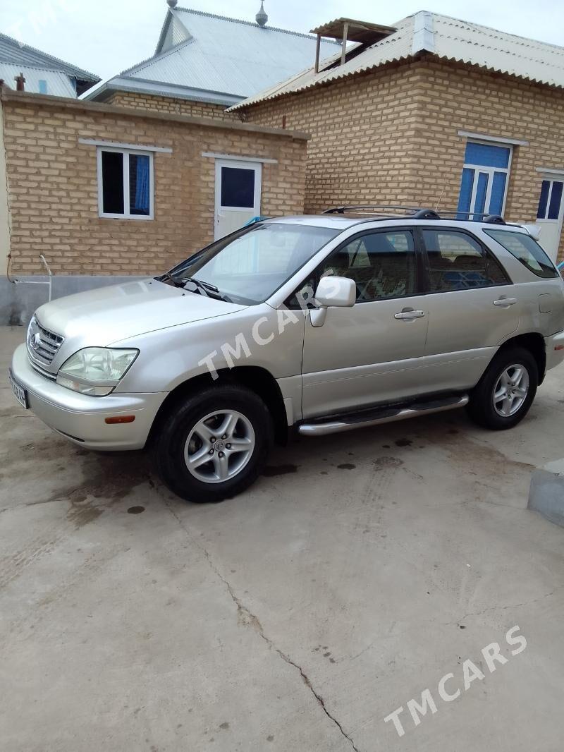 Lexus RX 300 2000 - 140 000 TMT - Серахс - img 5