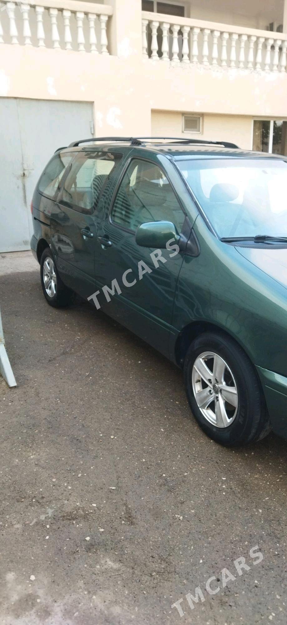 Toyota Sienna 2001 - 130 000 TMT - Туркменбаши - img 2