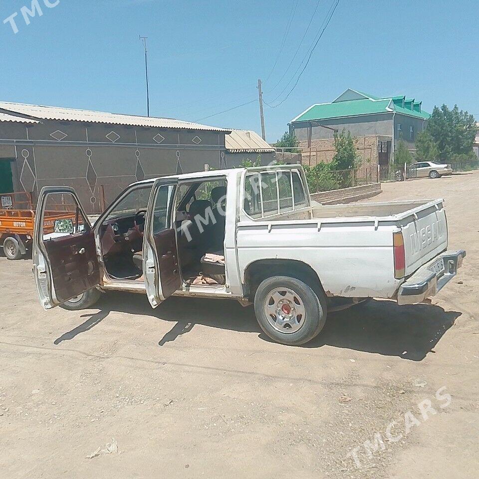 Nissan Navara 1993 - 50 000 TMT - Керки - img 7