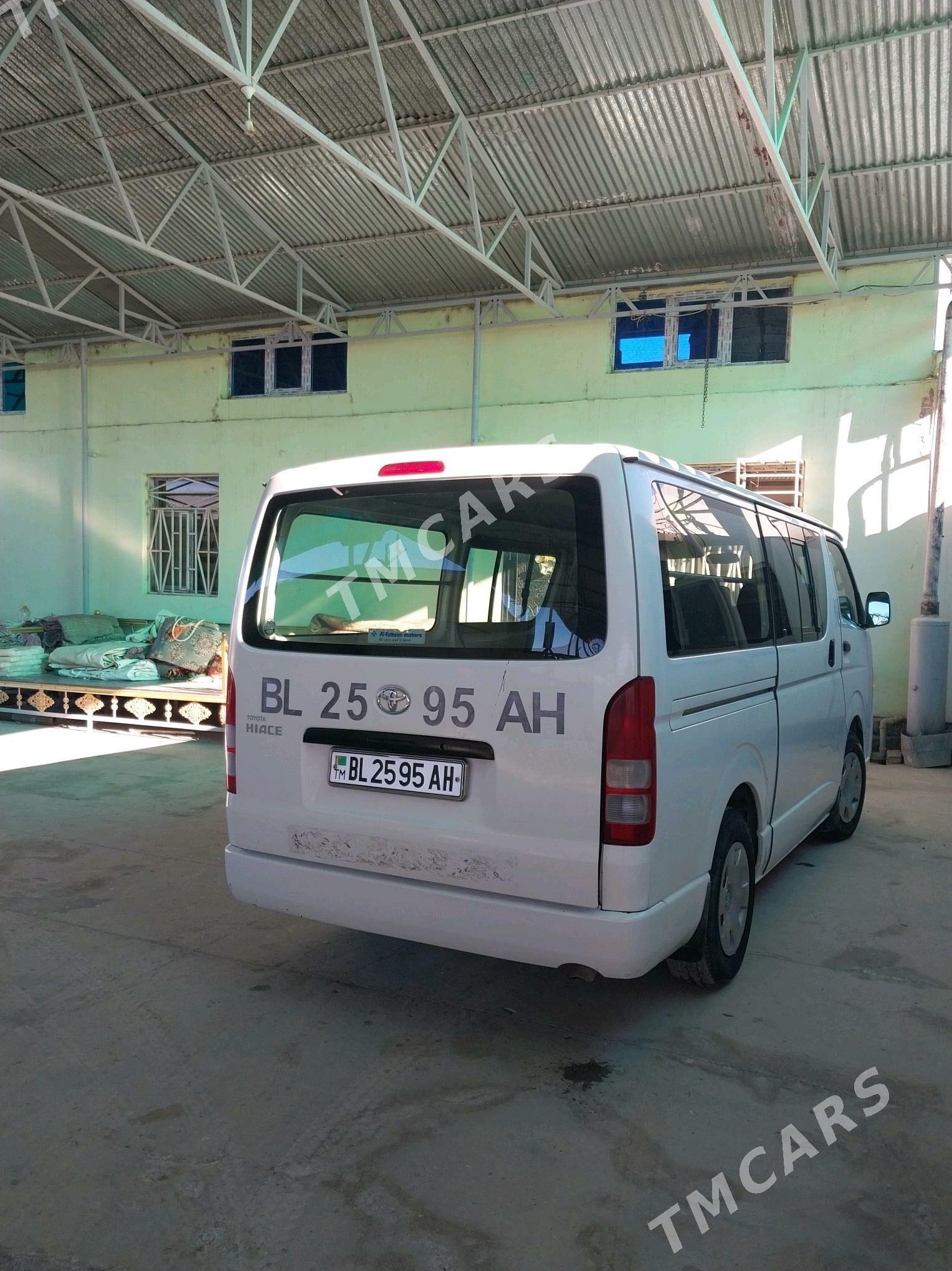 Toyota Hiace 2010 - 265 000 TMT - Бахарден - img 2