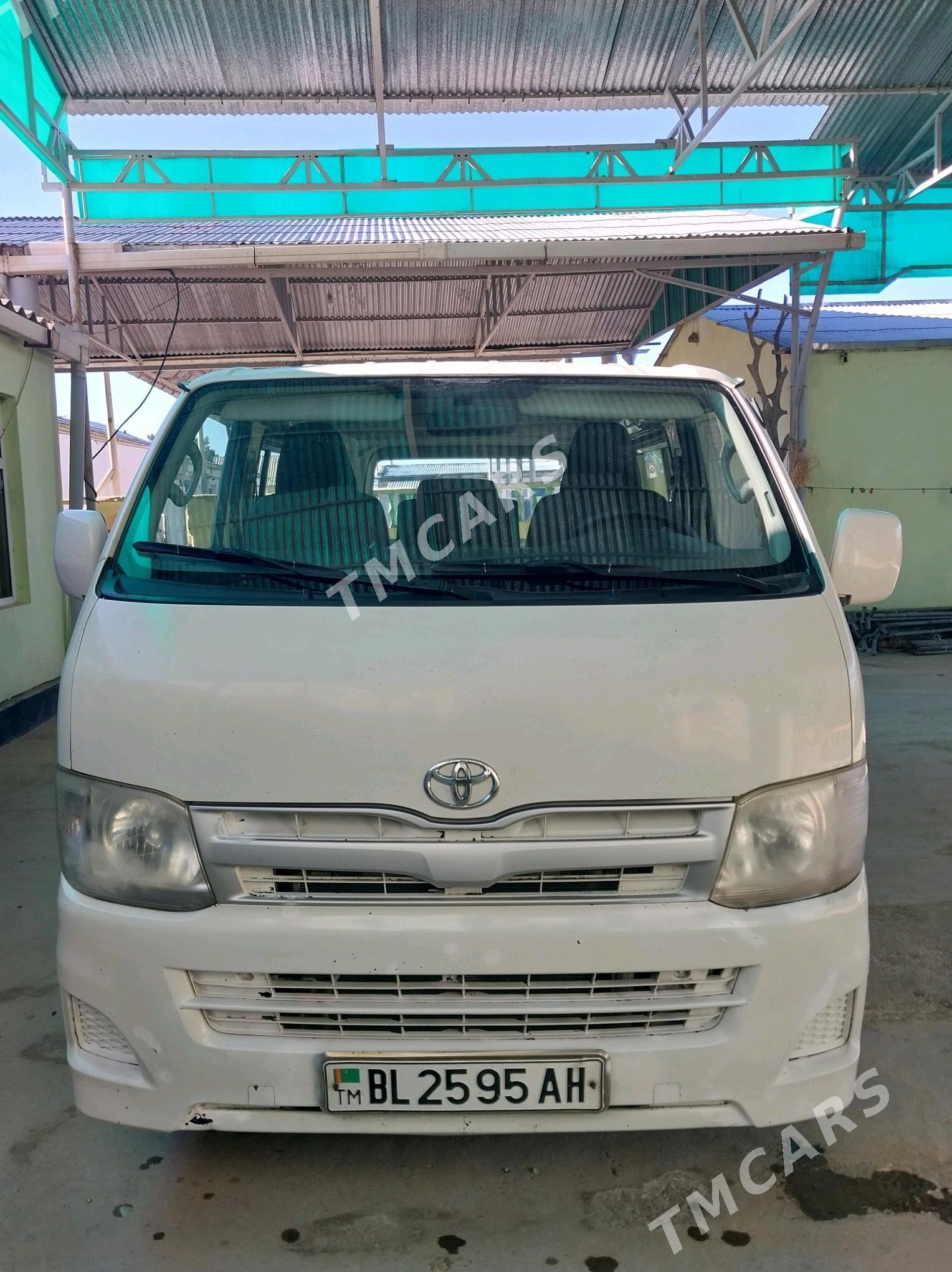 Toyota Hiace 2010 - 265 000 TMT - Бахарден - img 4