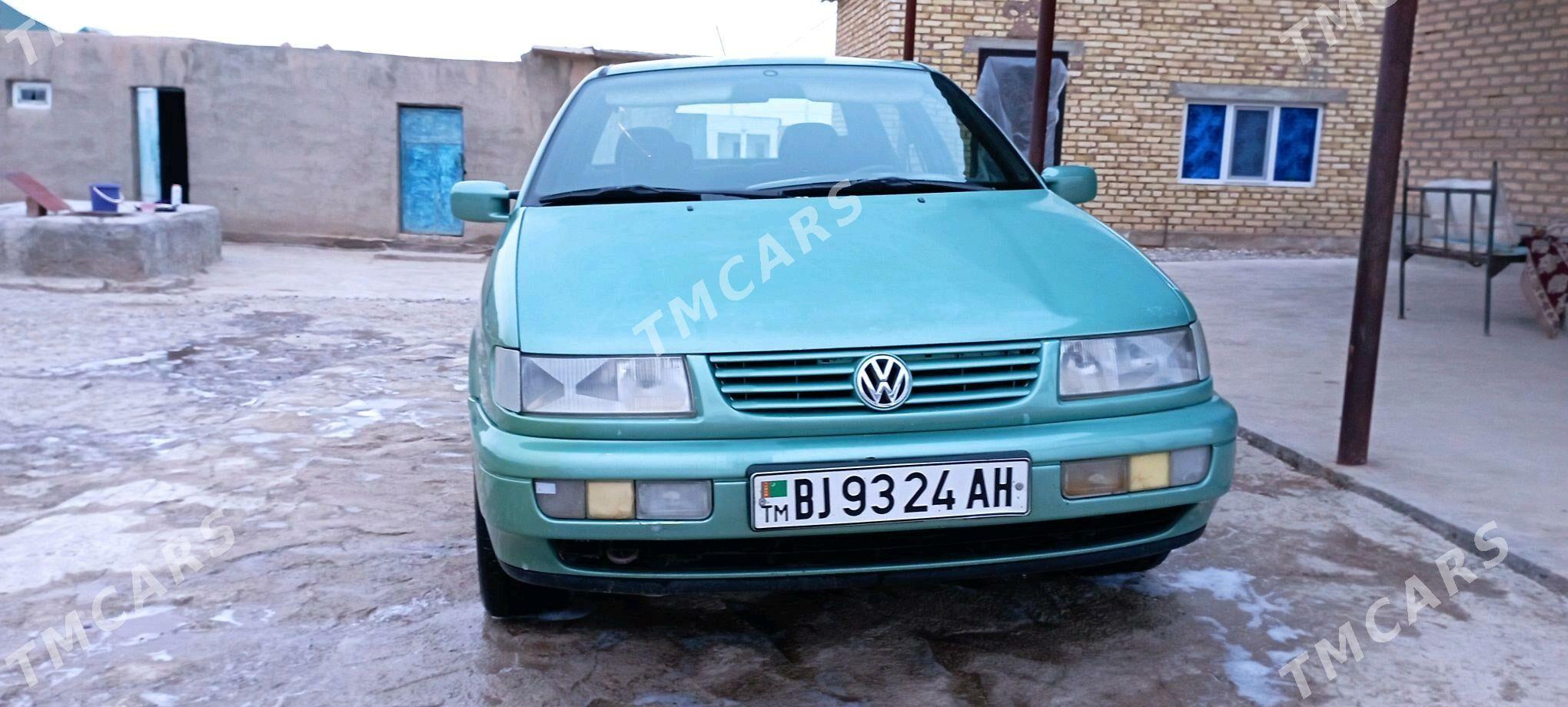 Volkswagen Passat 1995 - 35 000 TMT - Кака - img 3