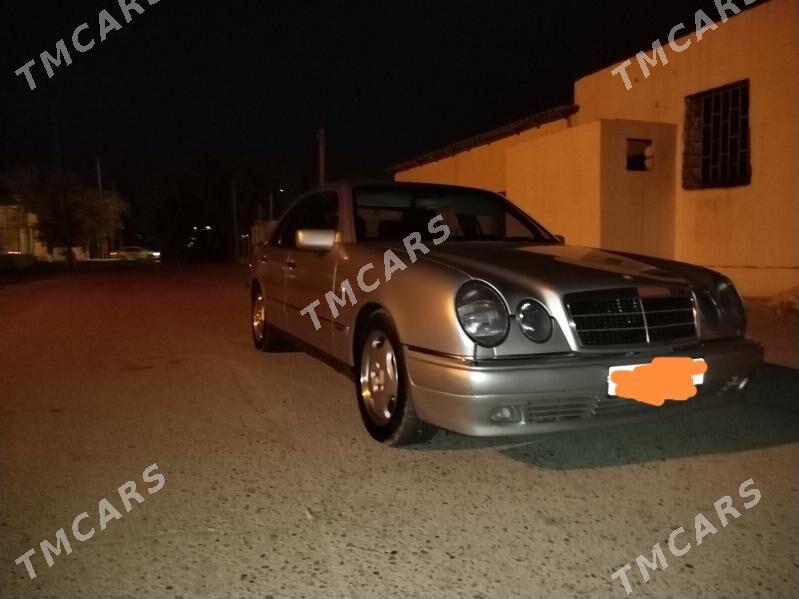 Mercedes-Benz E320 1998 - 90 000 TMT - Балканабат - img 2