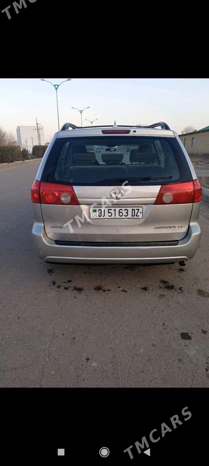 Toyota Sienna 2009 - 180 000 TMT - Köneürgenç - img 3