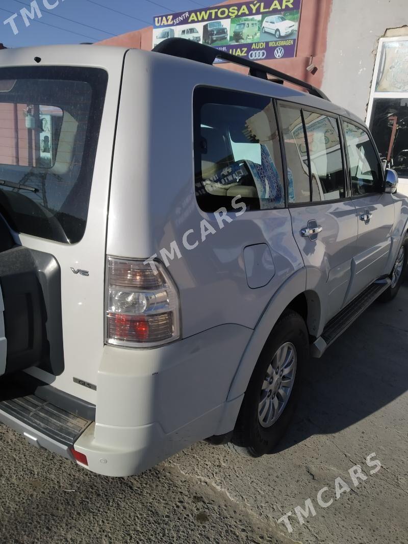 Mitsubishi Pajero 2014 - 260 000 TMT - Дянев - img 4