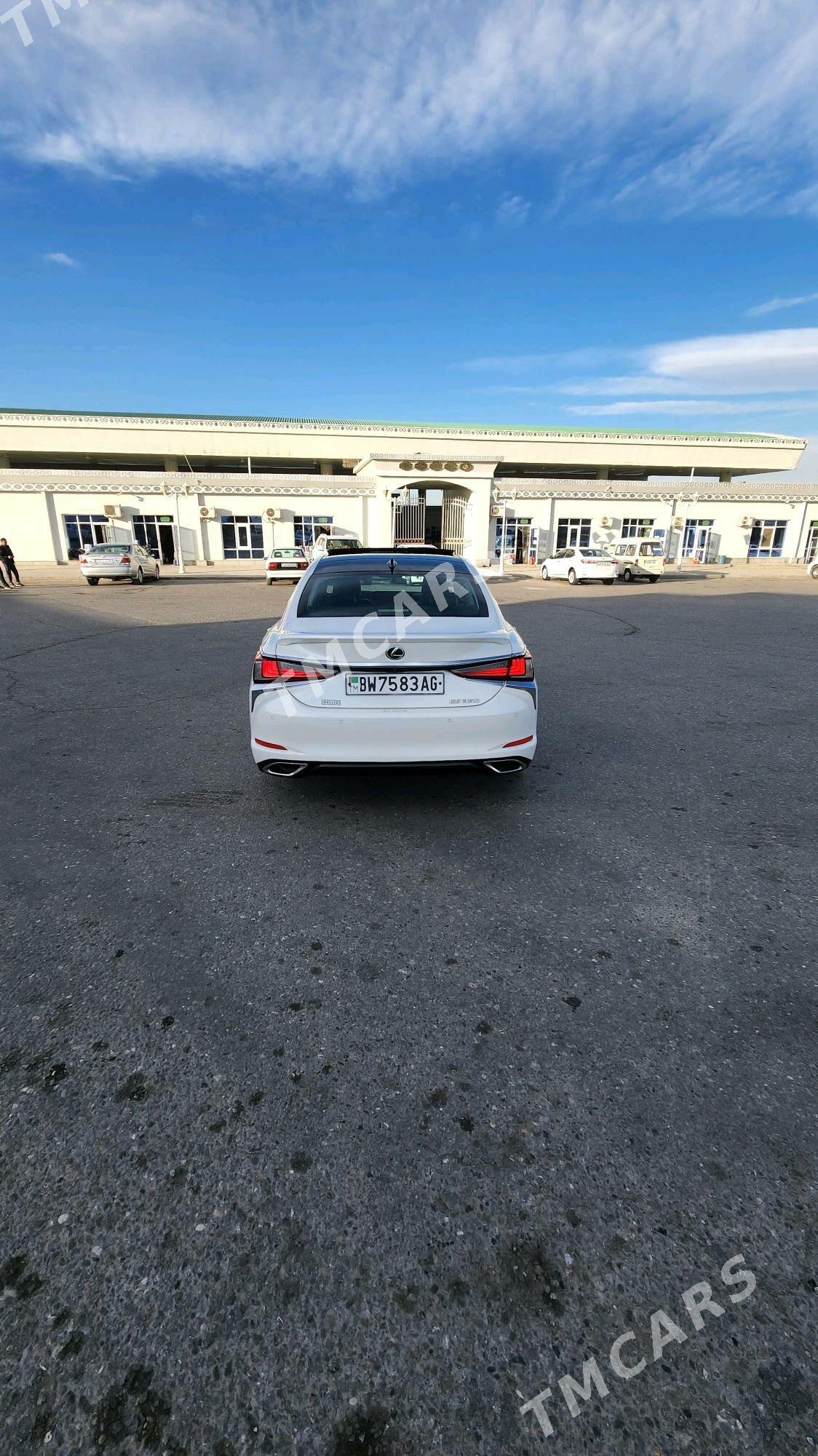 Lexus ES 350 2019 - 600 000 TMT - Бузмеин - img 3